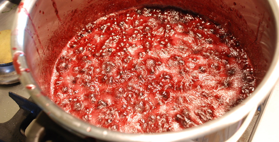How to make jam - a rolling boil